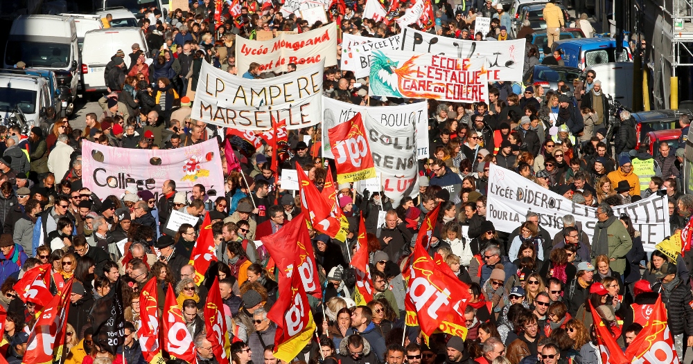 Mijera franceze ne proteste kunder cmimeve dhe reformes se pensioneve